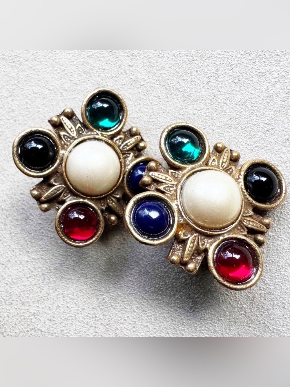 Vintage Multicolor Gripoix Clip-on Earrings - Picture 4 of 7